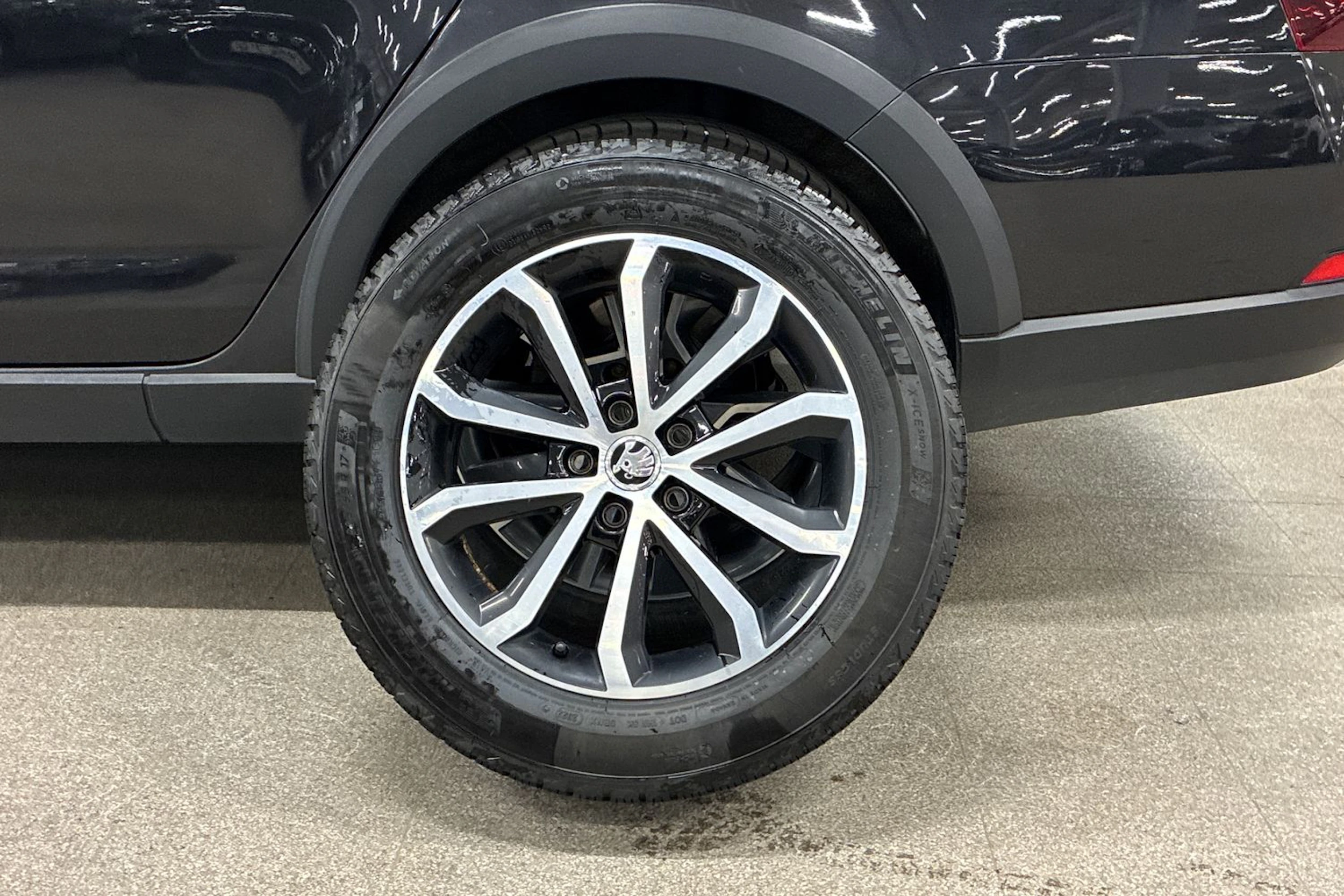 musta Skoda Octavia 2018 kuva 10.
