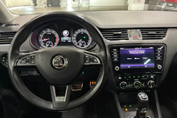 musta Skoda Octavia 2018 kuva 11.