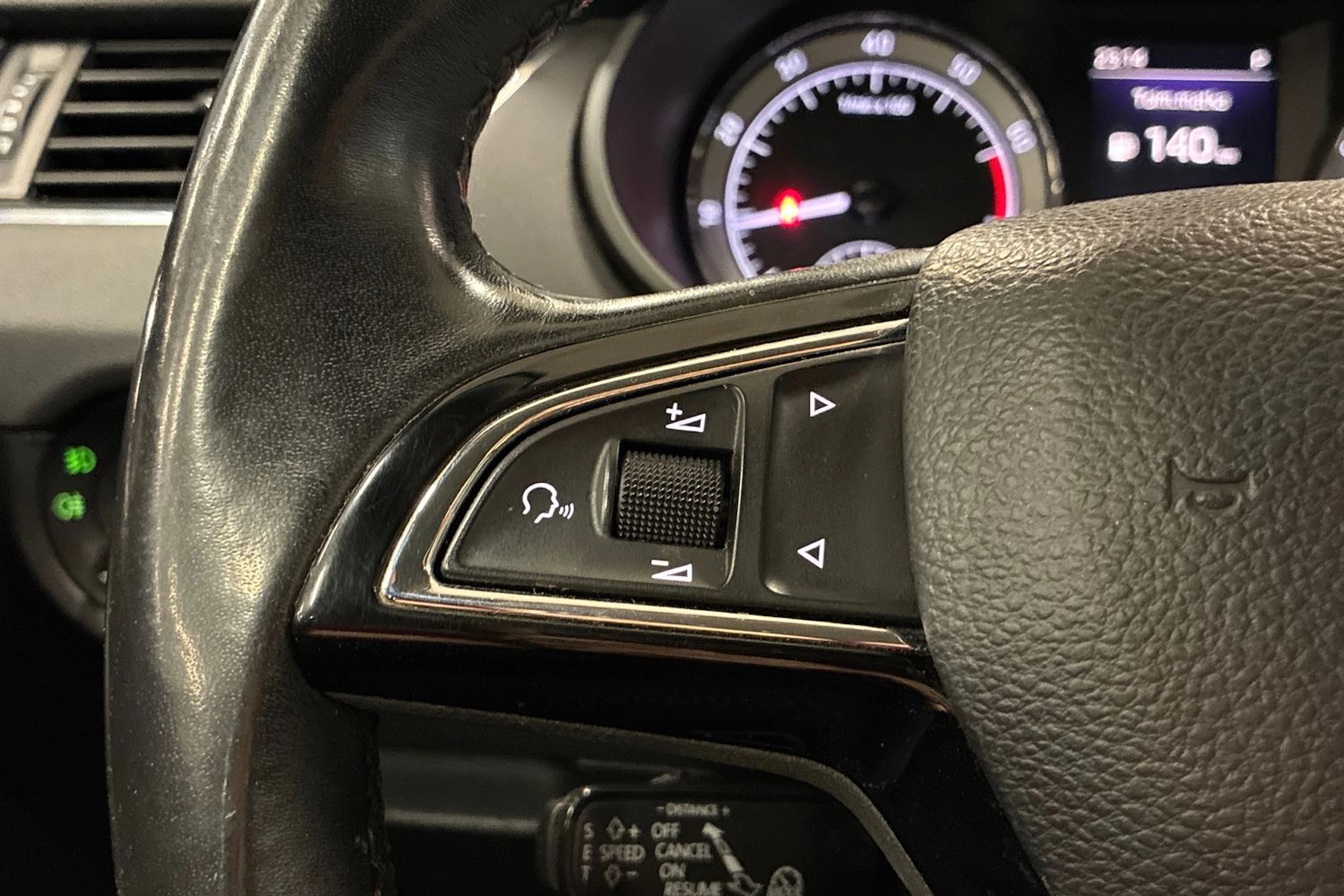 musta Skoda Octavia 2018 kuva 13.
