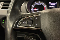 musta Skoda Octavia 2018 kuva 13.