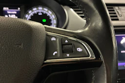 musta Skoda Octavia 2018 kuva 14.