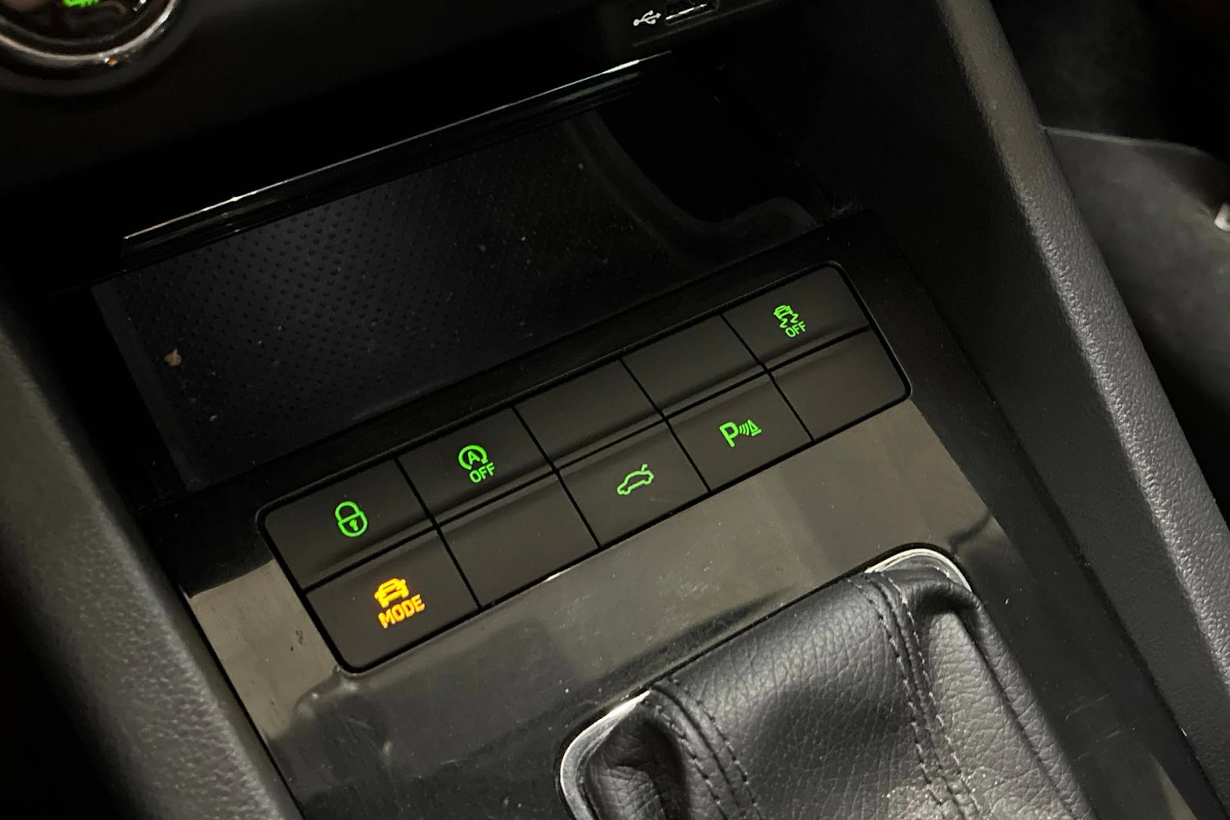 musta Skoda Octavia 2018 kuva 18.