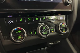 musta Skoda Octavia 2018 kuva 19.