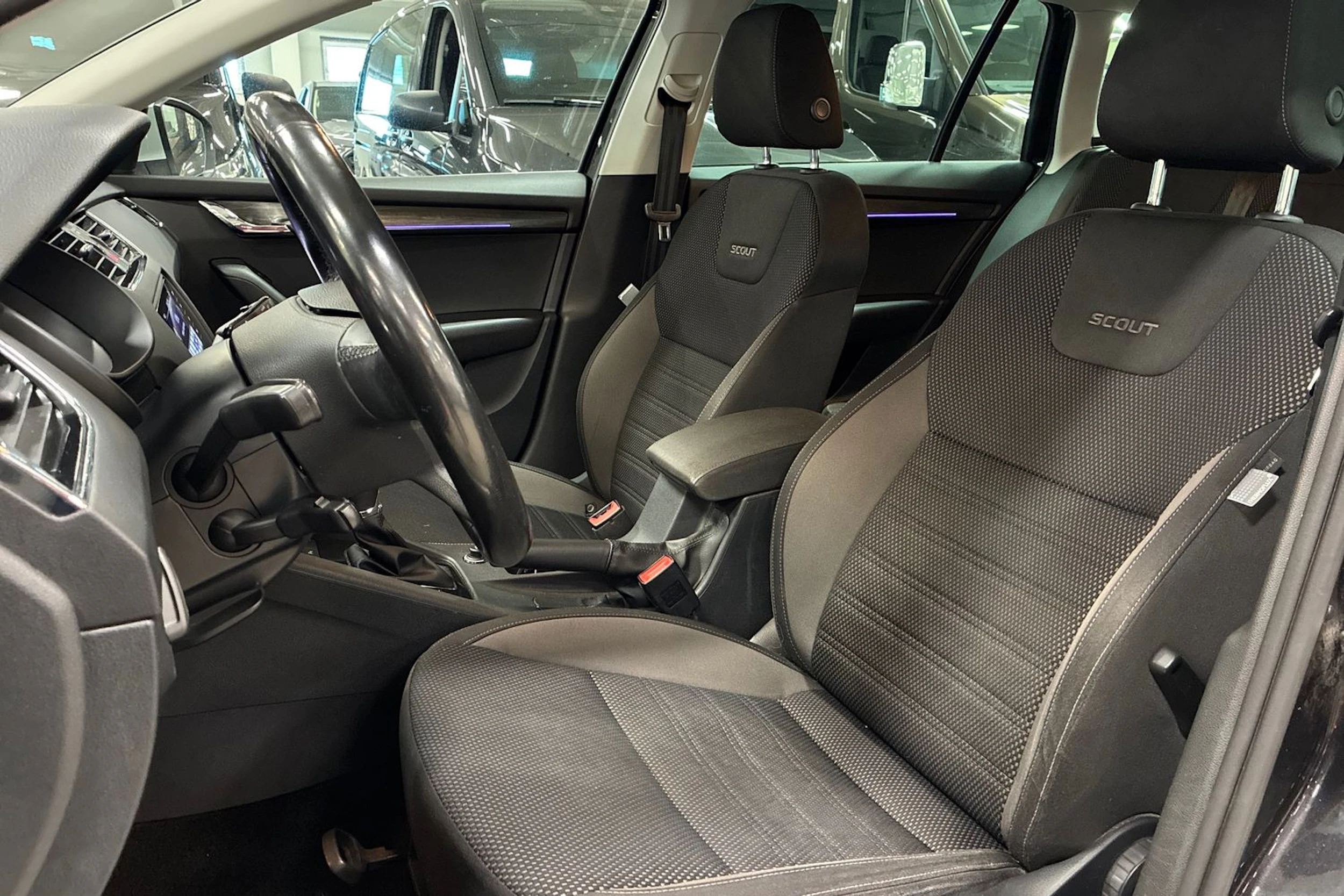 musta Skoda Octavia 2018 kuva 25.