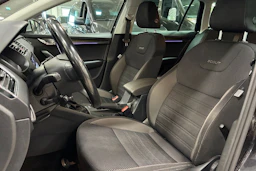 musta Skoda Octavia 2018 kuva 25.