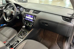 musta Skoda Octavia 2018 kuva 29.