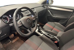 sininen Skoda Octavia 2018 kuva 7.