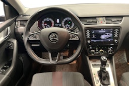 sininen Skoda Octavia 2018 kuva 9.