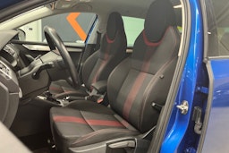 sininen Skoda Octavia 2018 kuva 14.