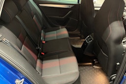 sininen Skoda Octavia 2018 kuva 17.