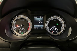 sininen Skoda Octavia 2018 kuva 18.