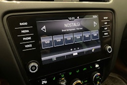 sininen Skoda Octavia 2018 kuva 19.