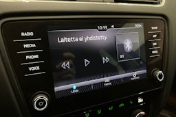 sininen Skoda Octavia 2018 kuva 20.