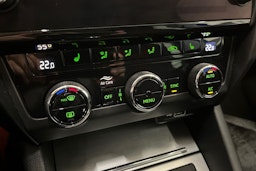 sininen Skoda Octavia 2018 kuva 25.