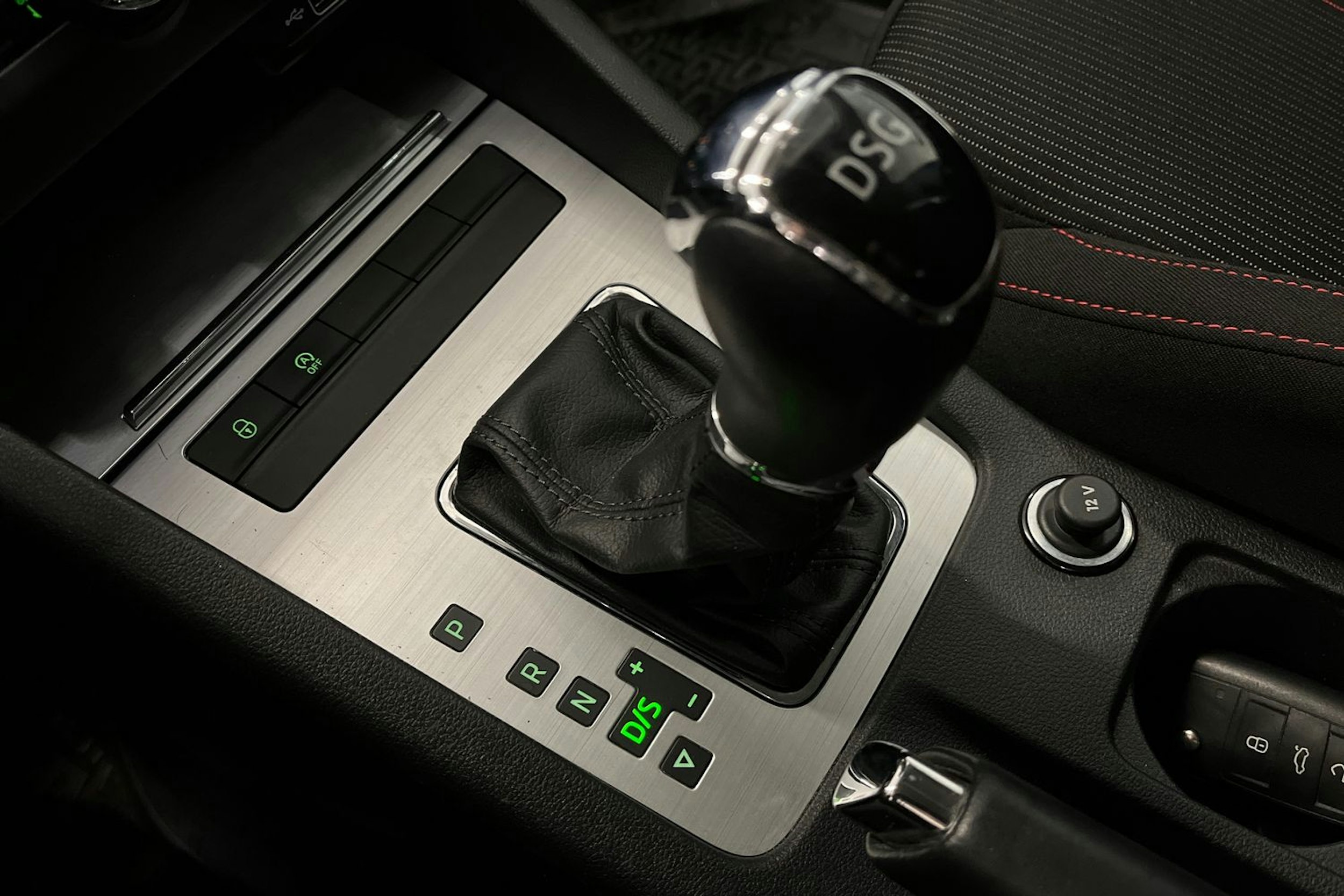 sininen Skoda Octavia 2018 kuva 26.