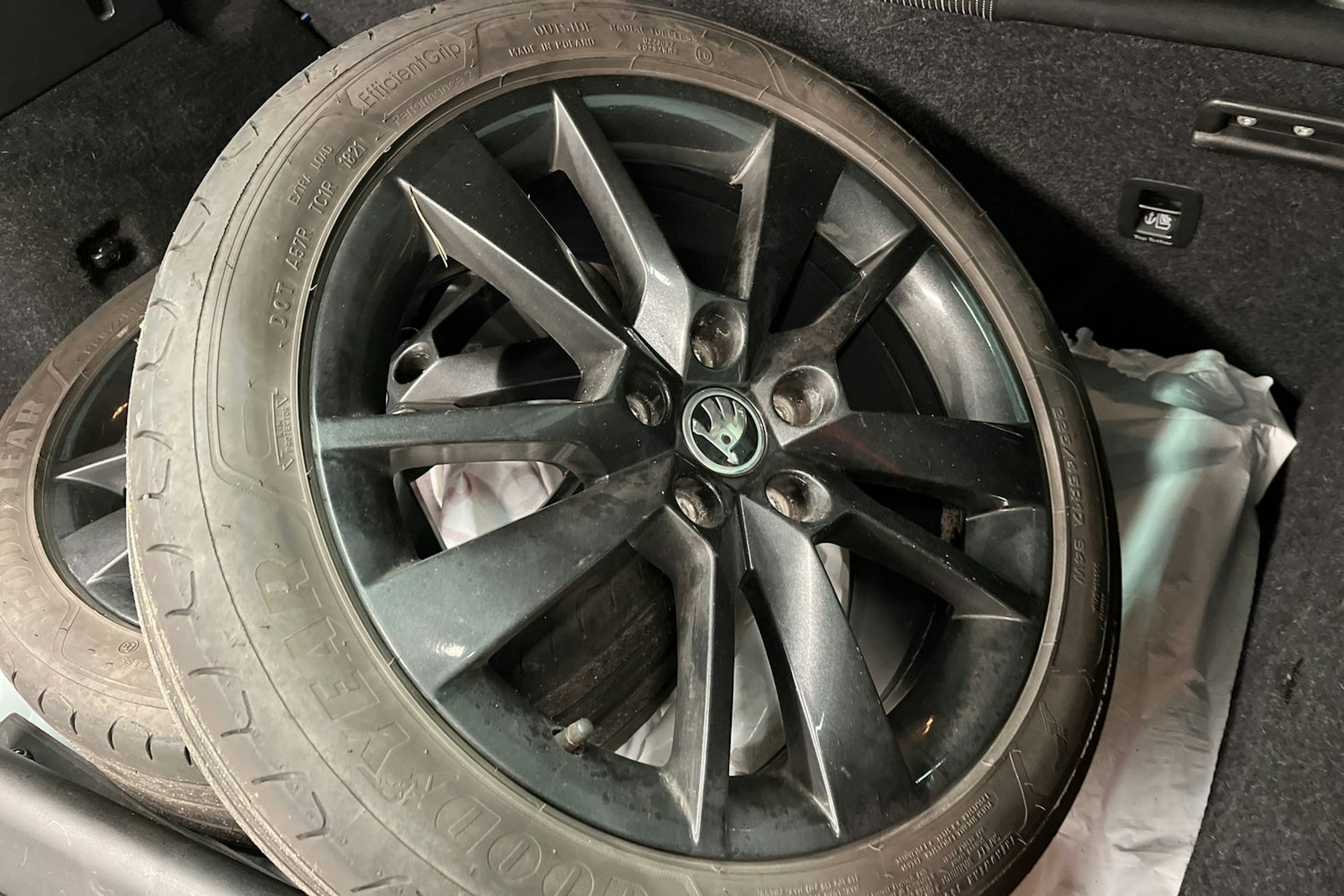 sininen Skoda Octavia 2018 kuva 31.