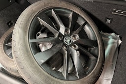 sininen Skoda Octavia 2018 kuva 31.