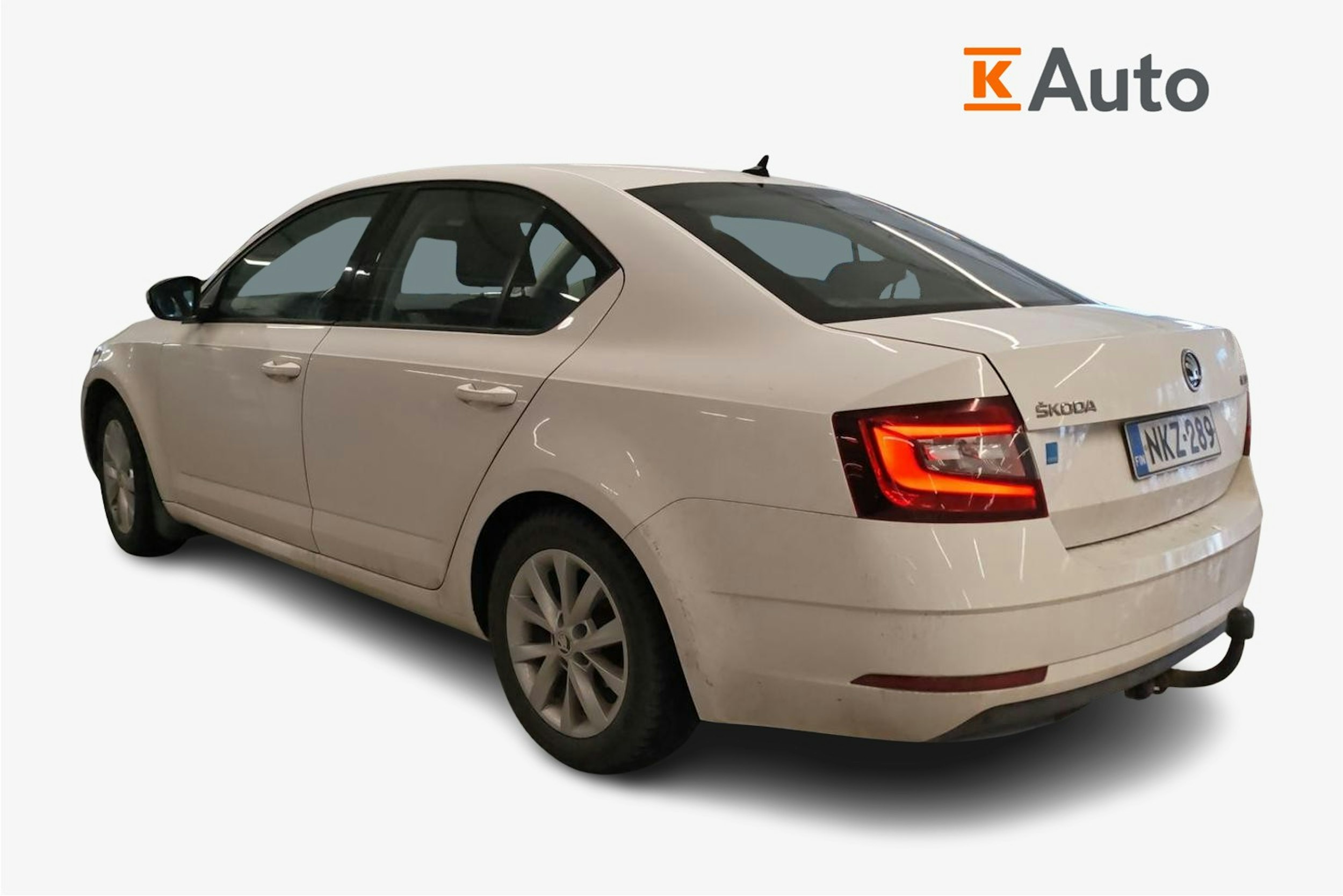 valkoinen Skoda Octavia 2018 kuva 2.