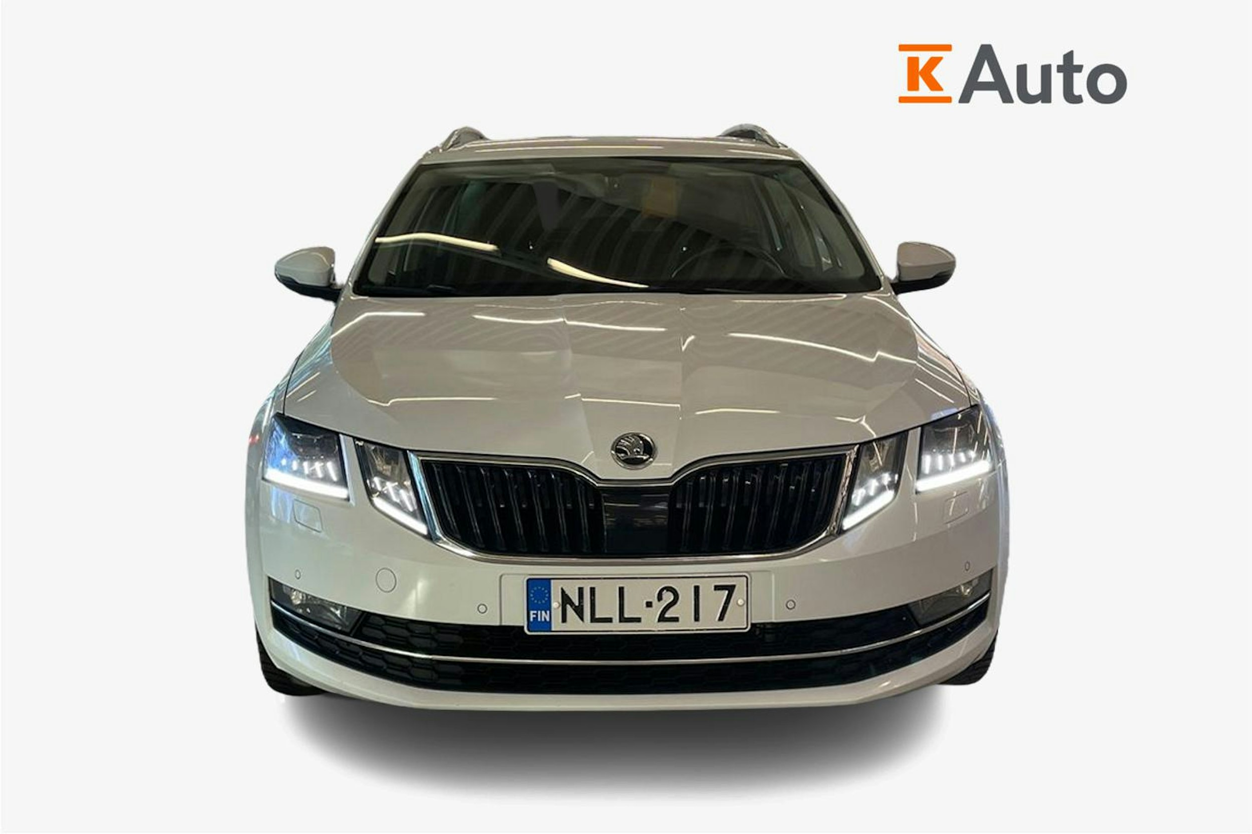 valkoinen Skoda Octavia 2018 kuva 5.