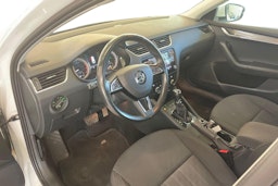 valkoinen Skoda Octavia 2018 kuva 7.