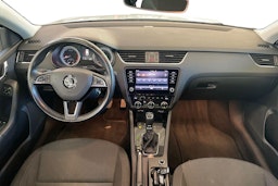 valkoinen Skoda Octavia 2018 kuva 9.