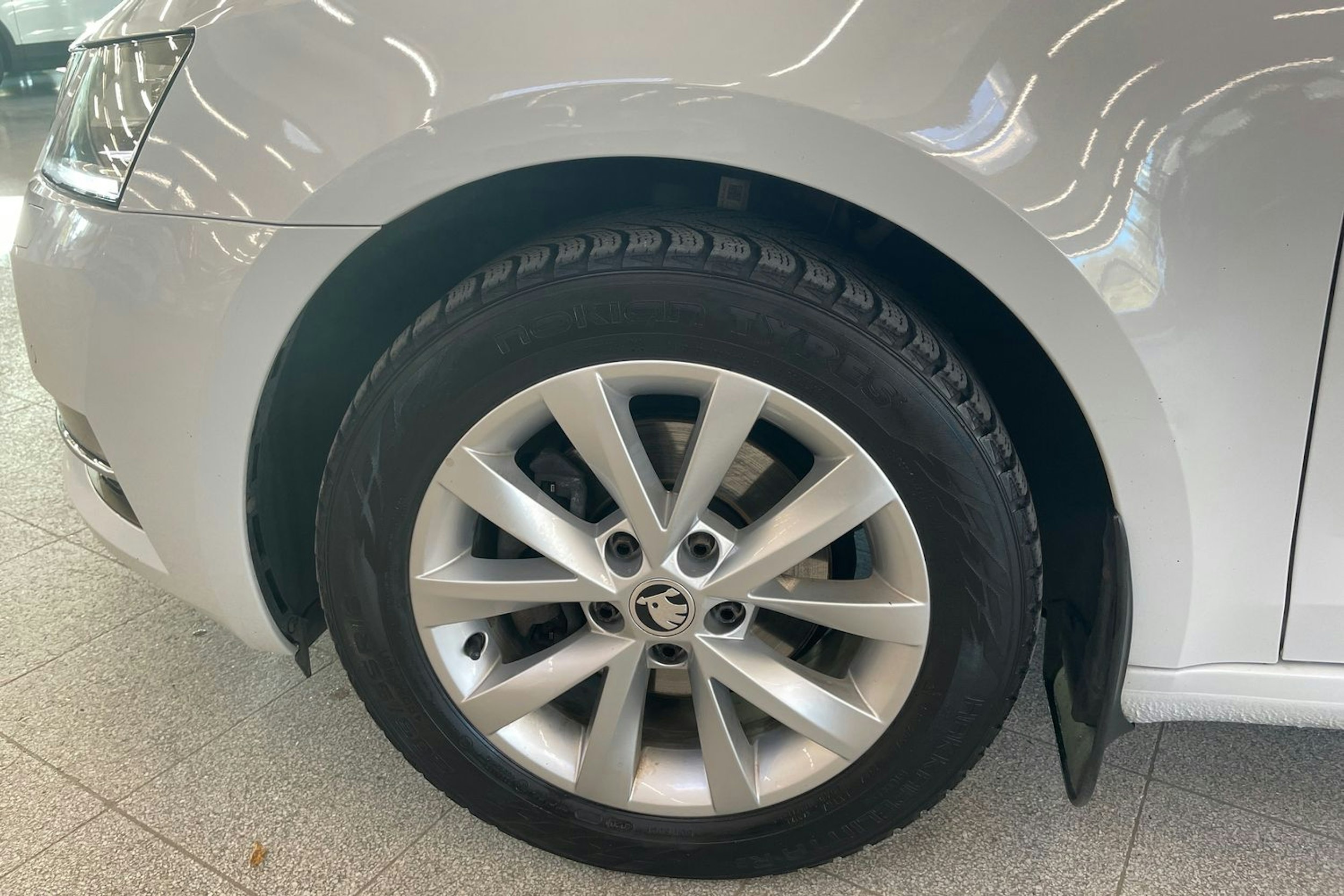 valkoinen Skoda Octavia 2018 kuva 11.