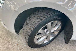 valkoinen Skoda Octavia 2018 kuva 13.