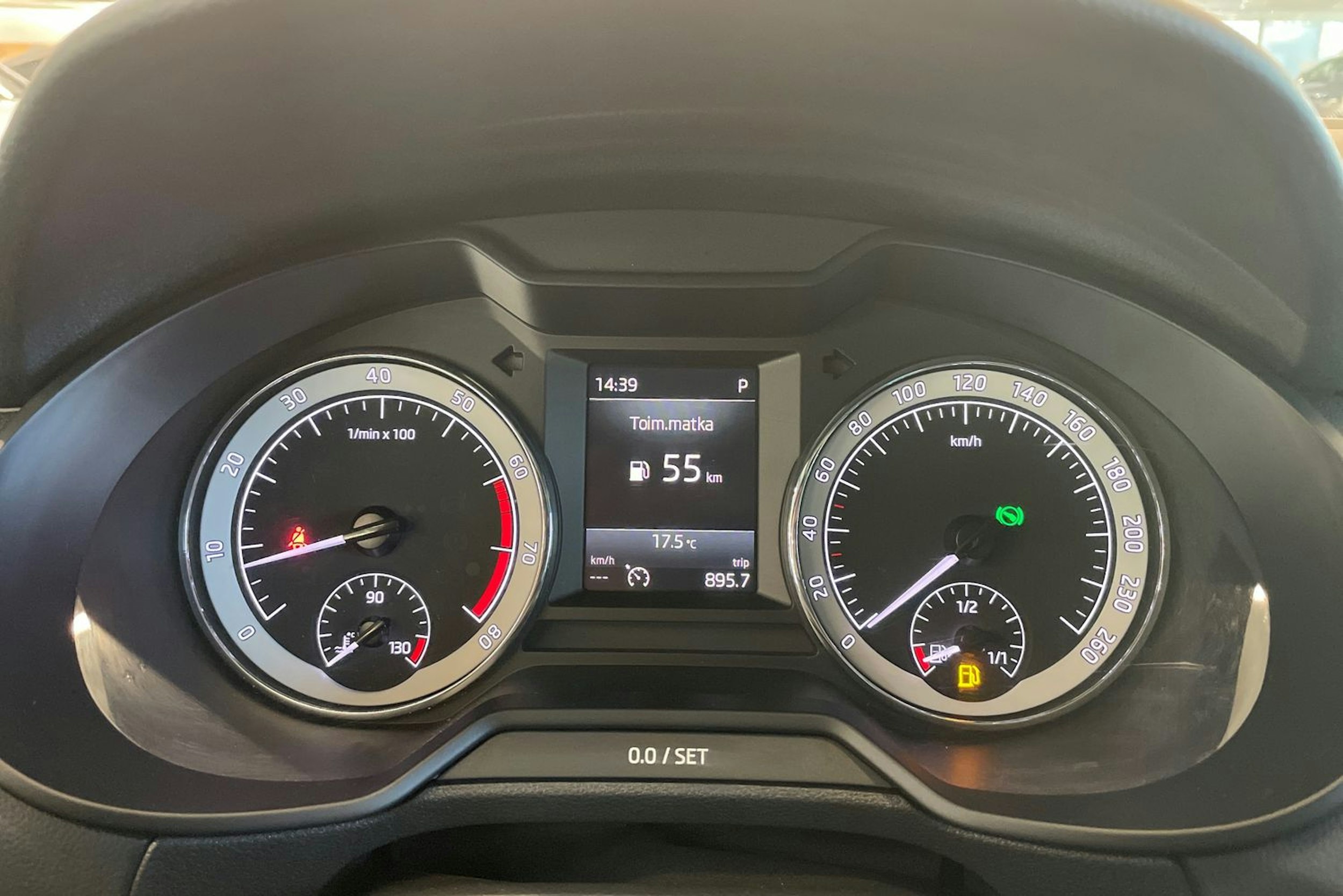 valkoinen Skoda Octavia 2018 kuva 16.