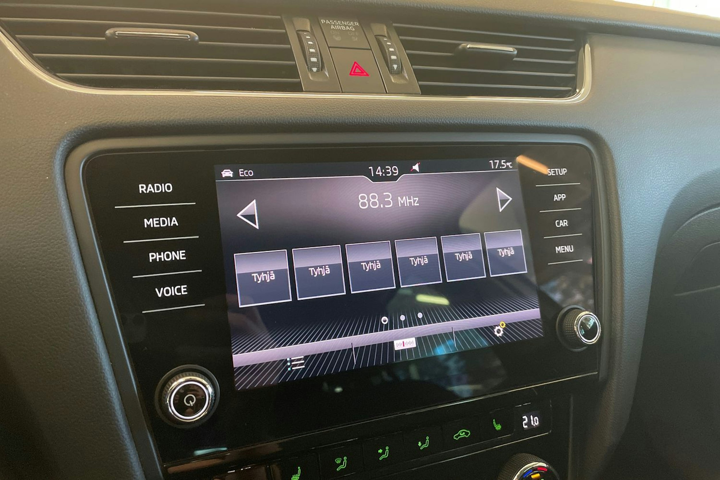 valkoinen Skoda Octavia 2018 kuva 17.