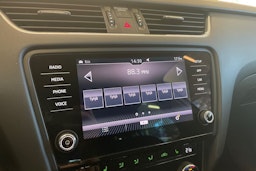 valkoinen Skoda Octavia 2018 kuva 17.