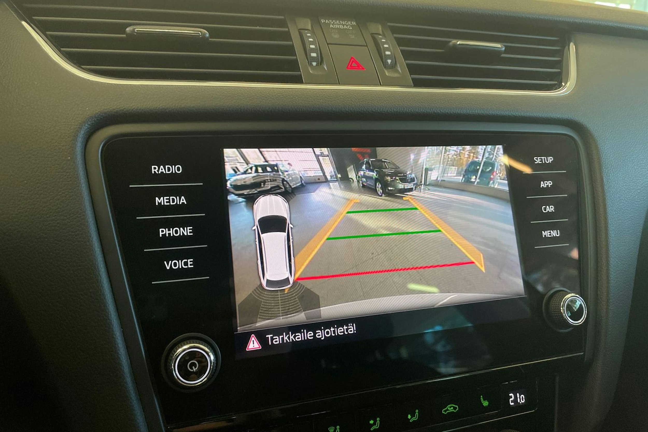 valkoinen Skoda Octavia 2018 kuva 18.