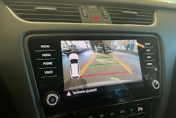 valkoinen Skoda Octavia 2018 kuva 18.