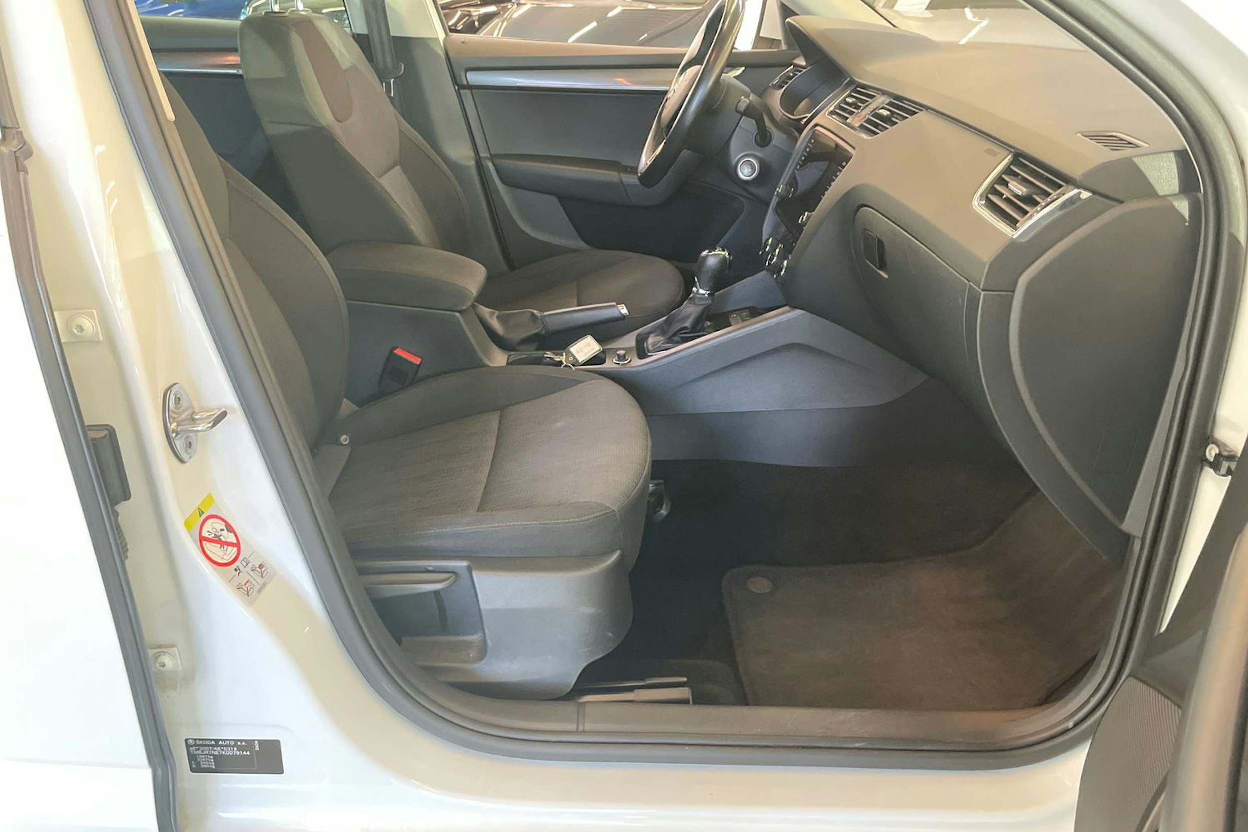 valkoinen Skoda Octavia 2018 kuva 26.