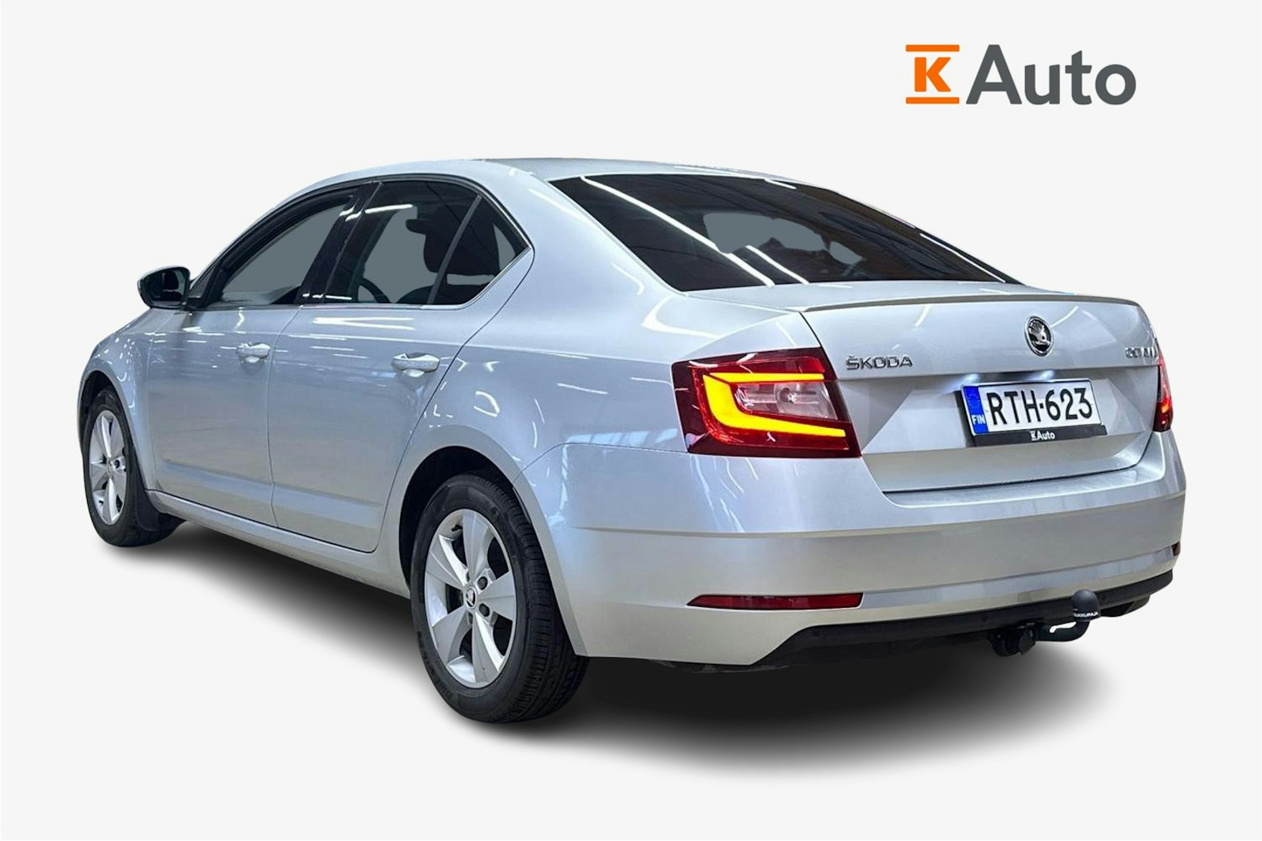 harmaa Skoda Octavia 2018 kuva 2.