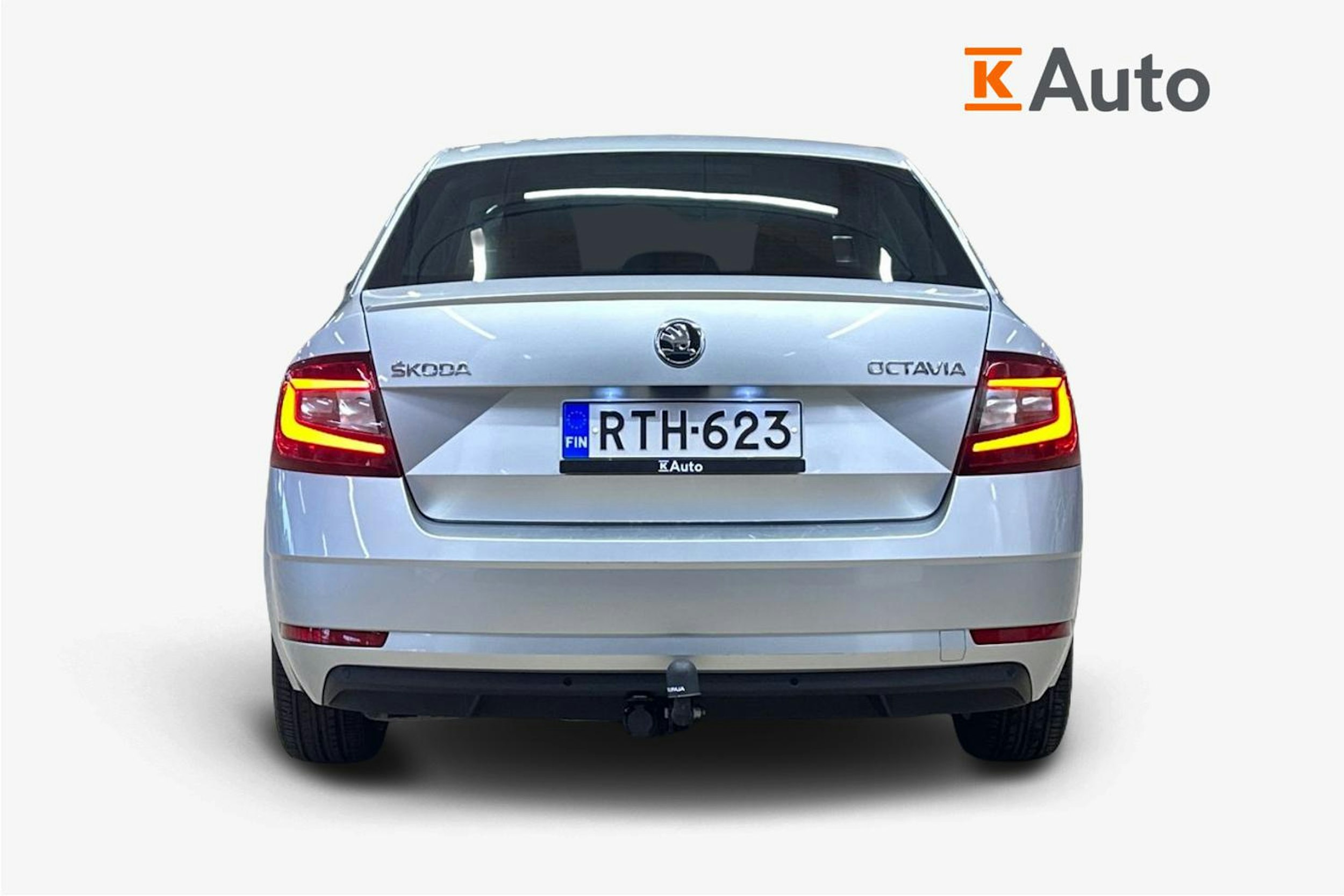 harmaa Skoda Octavia 2018 kuva 3.
