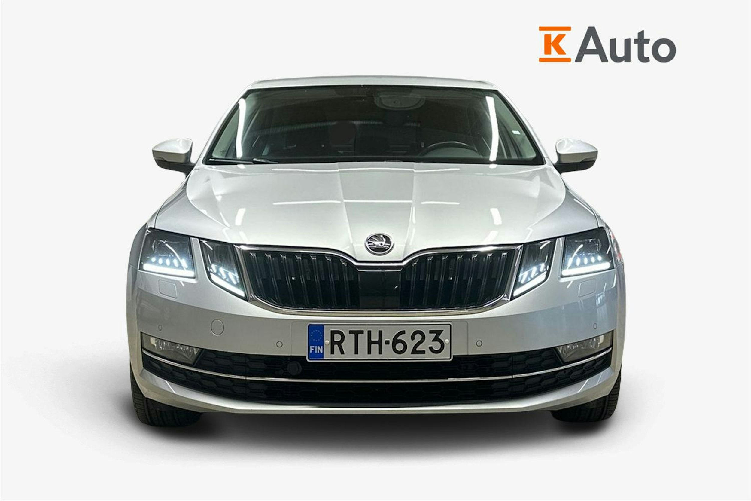 harmaa Skoda Octavia 2018 kuva 5.
