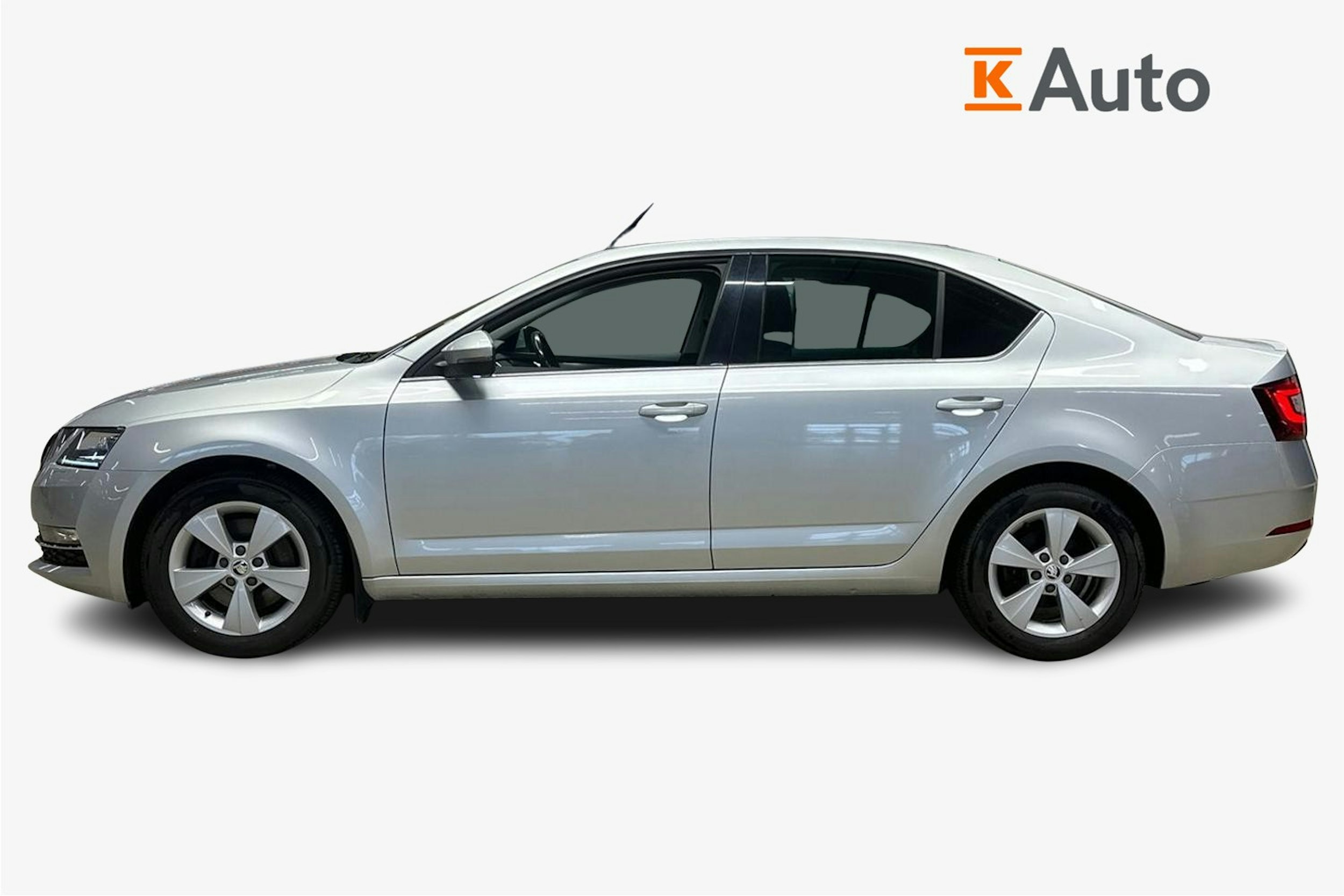 harmaa Skoda Octavia 2018 kuva 6.