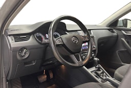 harmaa Skoda Octavia 2018 kuva 7.