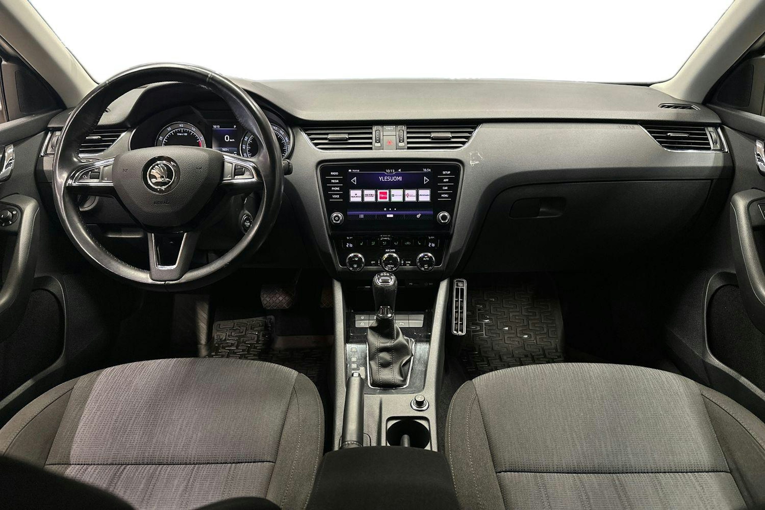 harmaa Skoda Octavia 2018 kuva 9.