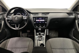 harmaa Skoda Octavia 2018 kuva 9.