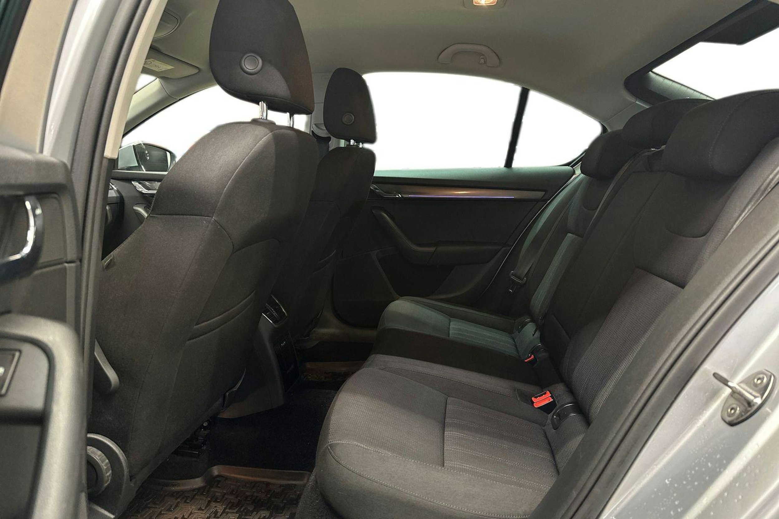 harmaa Skoda Octavia 2018 kuva 10.