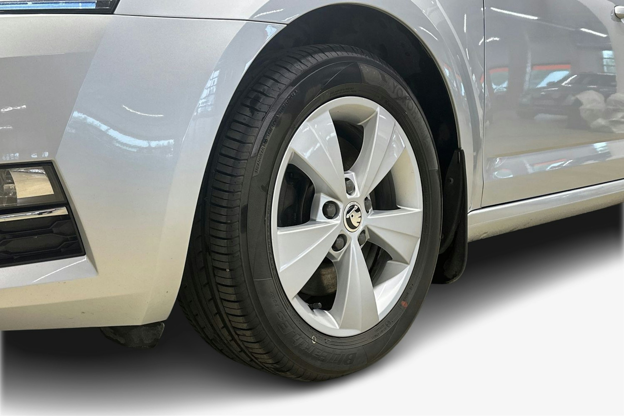 harmaa Skoda Octavia 2018 kuva 11.