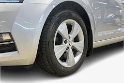 harmaa Skoda Octavia 2018 kuva 11.