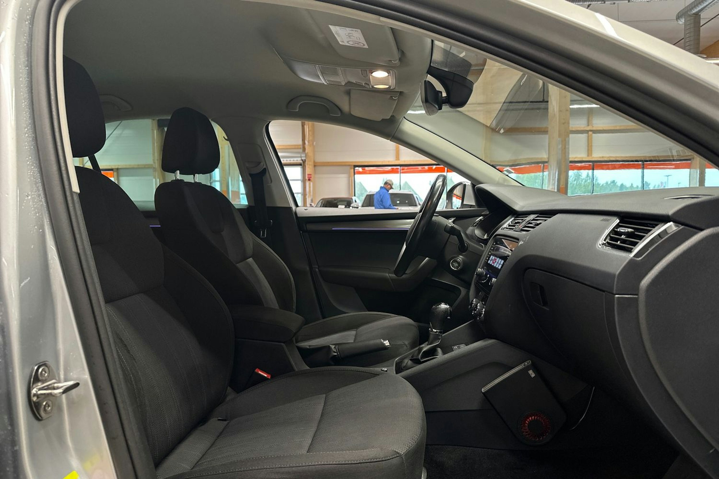 harmaa Skoda Octavia 2018 kuva 15.