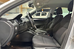 harmaa Skoda Octavia 2018 kuva 17.