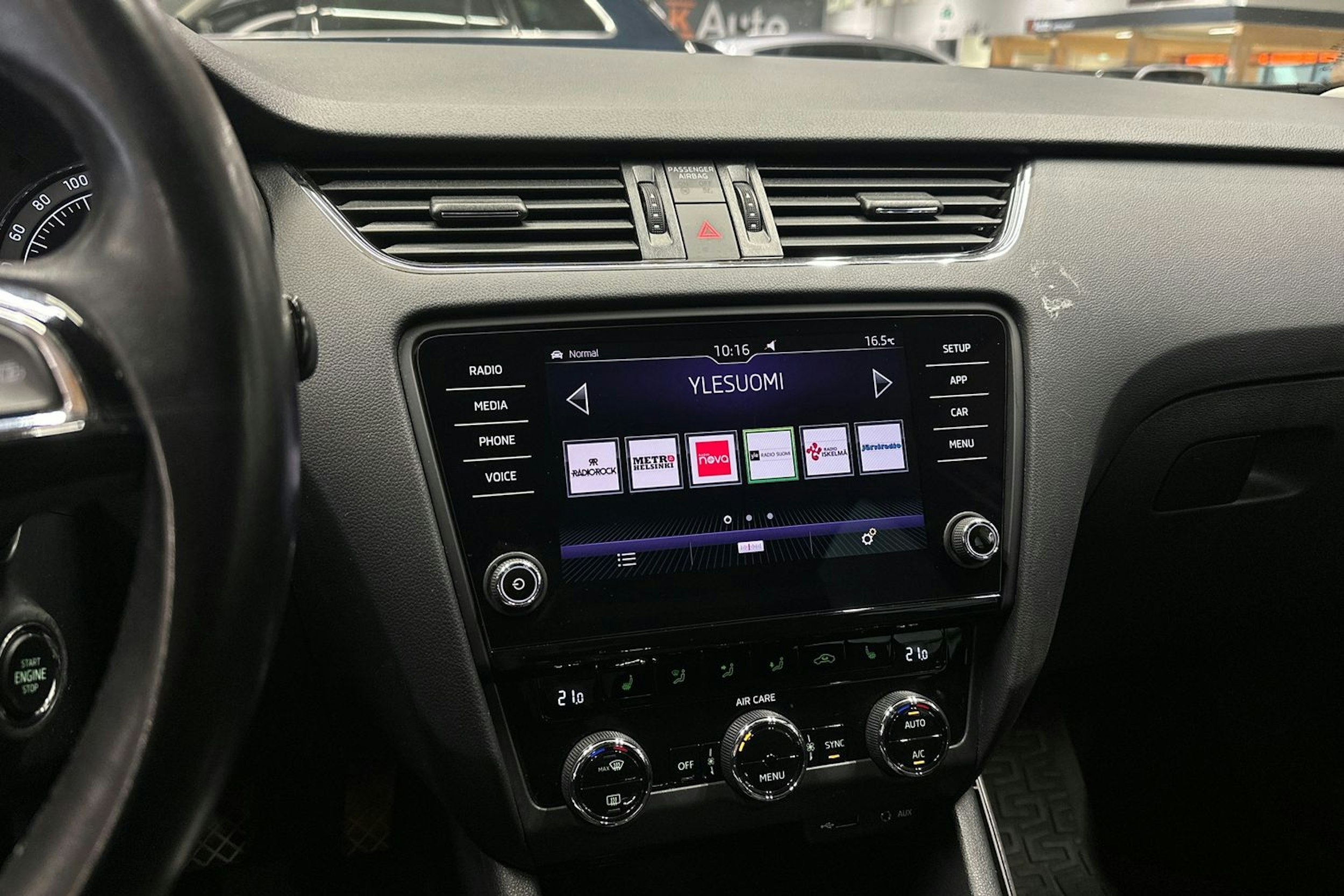 harmaa Skoda Octavia 2018 kuva 21.
