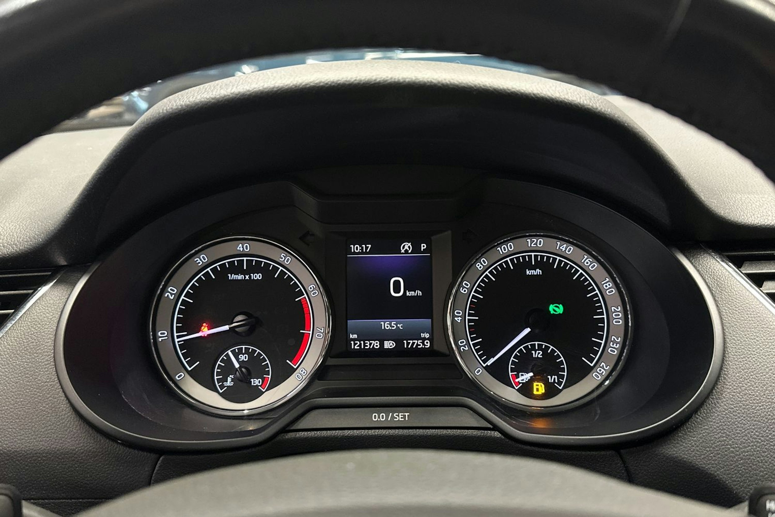 harmaa Skoda Octavia 2018 kuva 22.