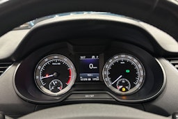 harmaa Skoda Octavia 2018 kuva 22.