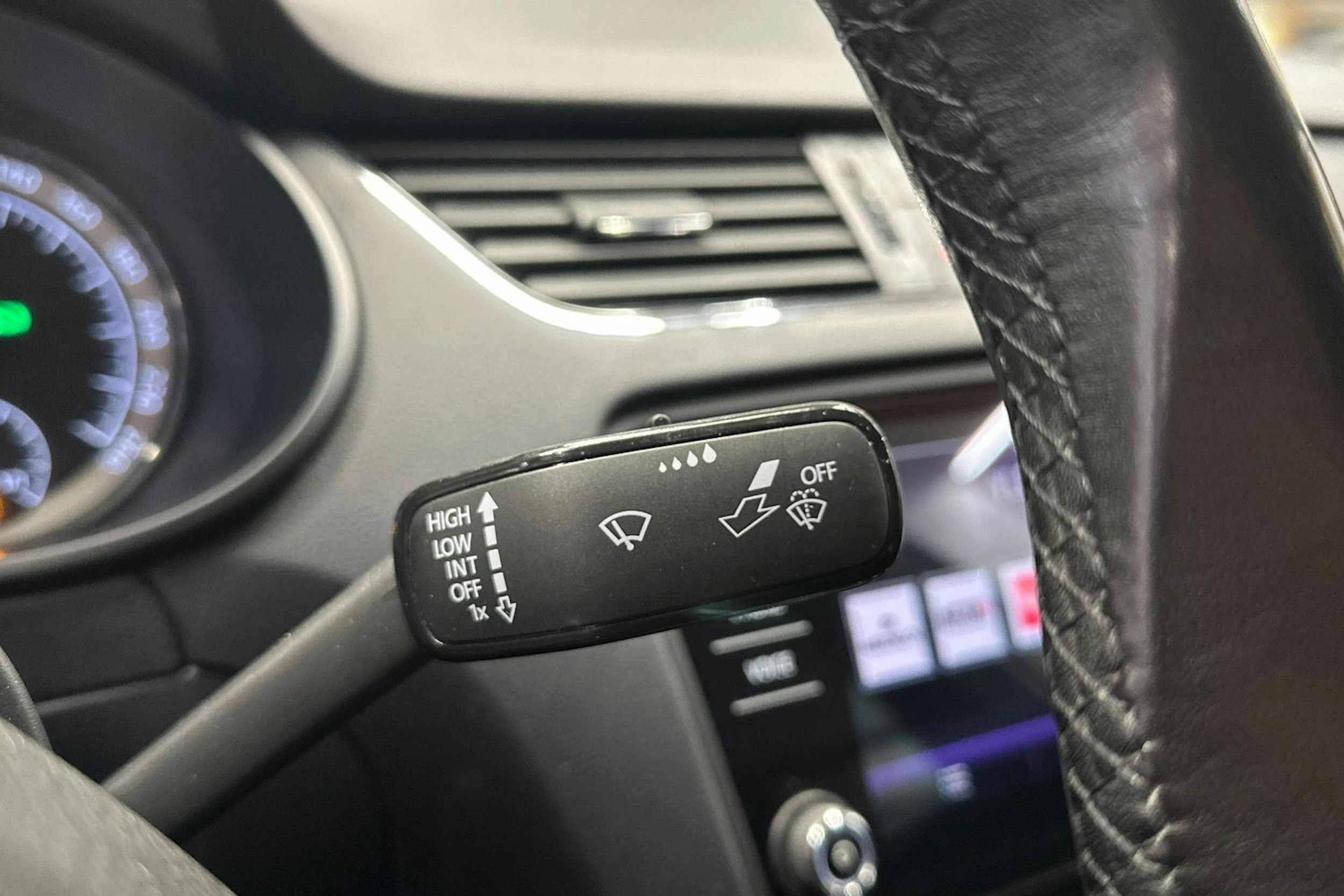 harmaa Skoda Octavia 2018 kuva 24.