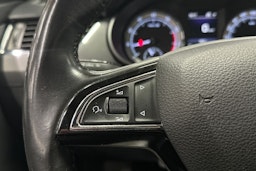 harmaa Skoda Octavia 2018 kuva 25.